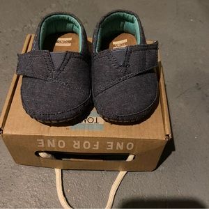 Toms crib shoe size 3